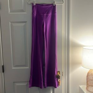 LuluLemon Grove Flare leggings Size 4
